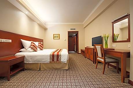 Tower River View King Room