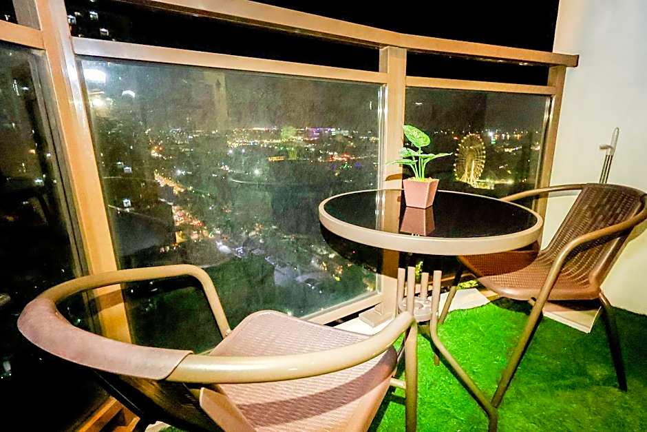 Bayfront Suite in Pasay Near NAIA Terminal, PICC, Star City, MOA and US Embassy - Pet-Friendly, Wi-Fi & Netflix, Free Swimming Pool, Sauna, Work from Home Ready