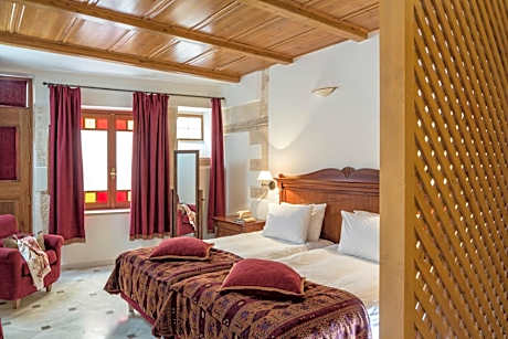Deluxe Family Suite