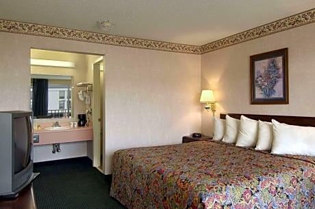 Deluxe Queen Room - Disability Access/Non-Smoking
