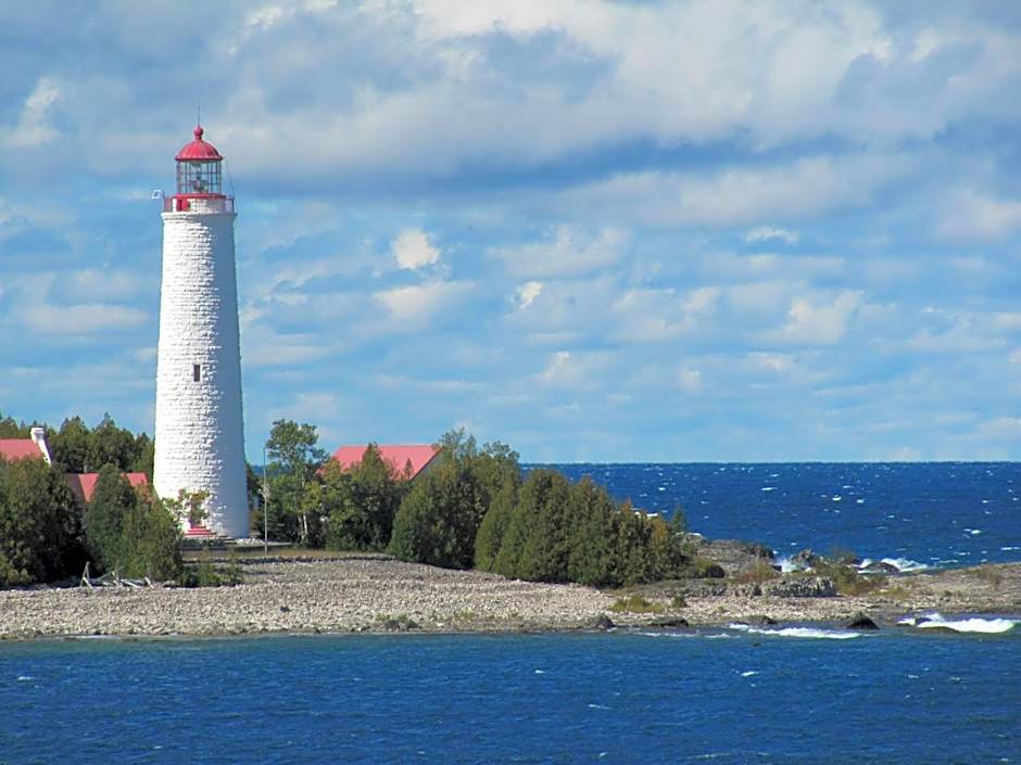 Luxury Lakefront Escape w Games Room