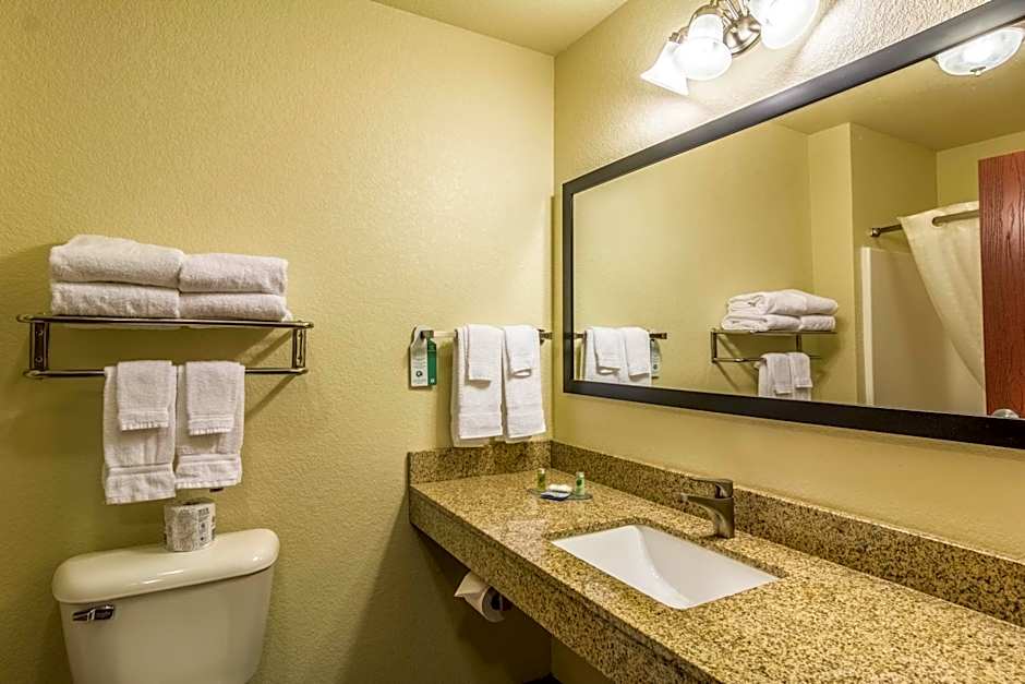 Cobblestone Hotel & Suites - Devils Lake