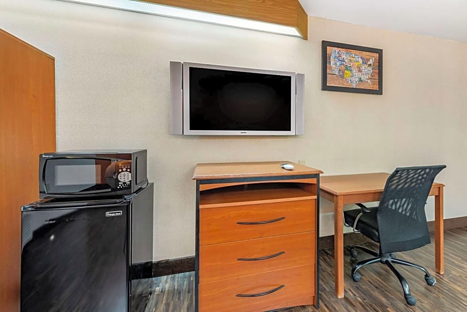 Econo Lodge North Academy