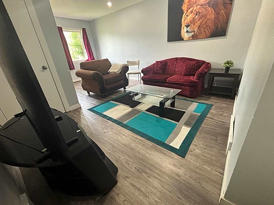 Cute Highland Park Upper B Unit