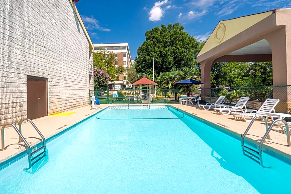 Days Inn by Wyndham Raleigh Midtown