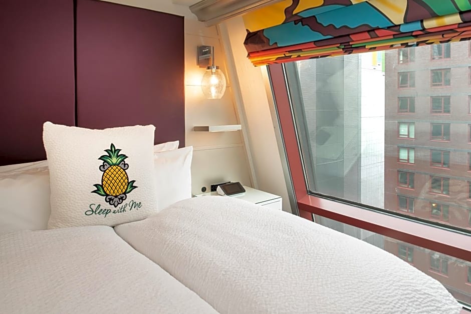 Staypineapple, An Artful Hotel, Midtown