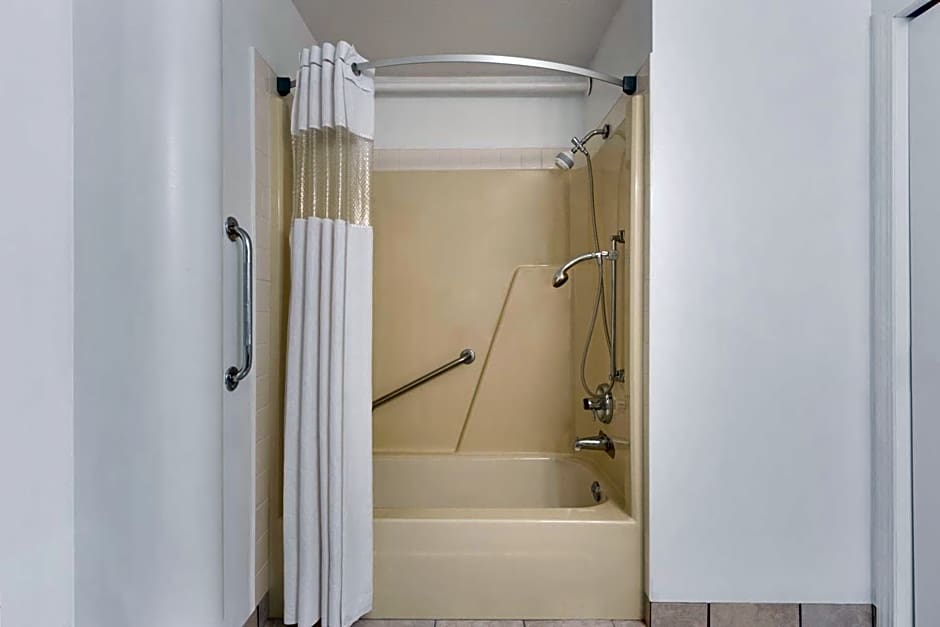 Days Inn by Wyndham Lethbridge