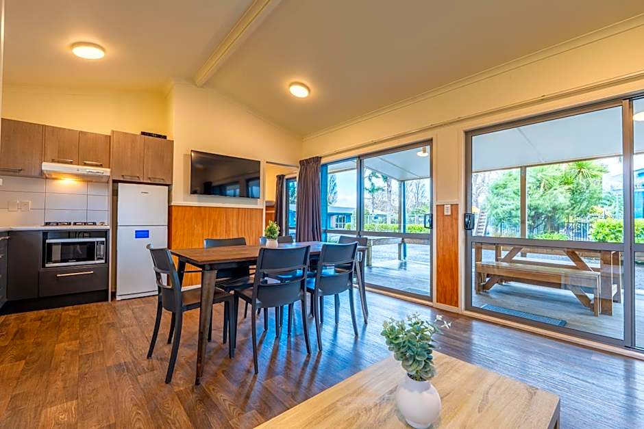 Photo 1 of 13 of 2 Bedroom Apartment, Pool View