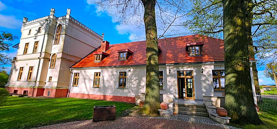 Pałac Ostoja - pokoje gościnne