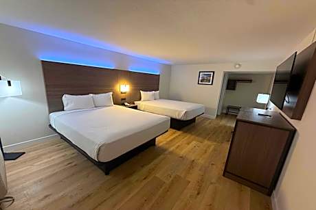 Queen Room with Two Queen Beds - Non-Smoking