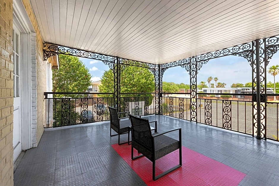 Super 8 by Wyndham New Orleans