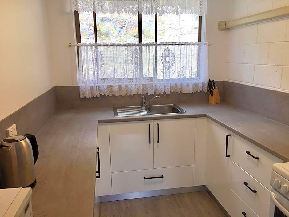 Regatta Point Tavern & Holiday Villas