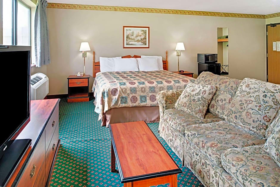 Super 8 by Wyndham Omaha Eppley Airport/Carter Lake