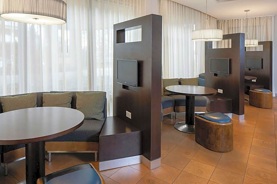 Courtyard by Marriott Jackson Airport/Pearl