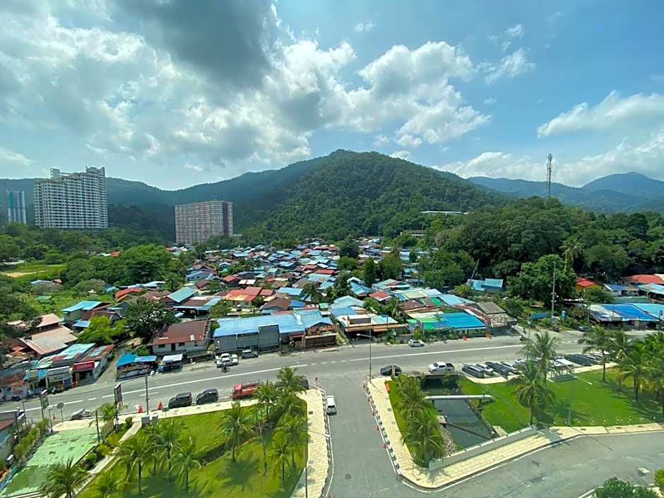 By The Sea Partial Seaview n Mountain View 383