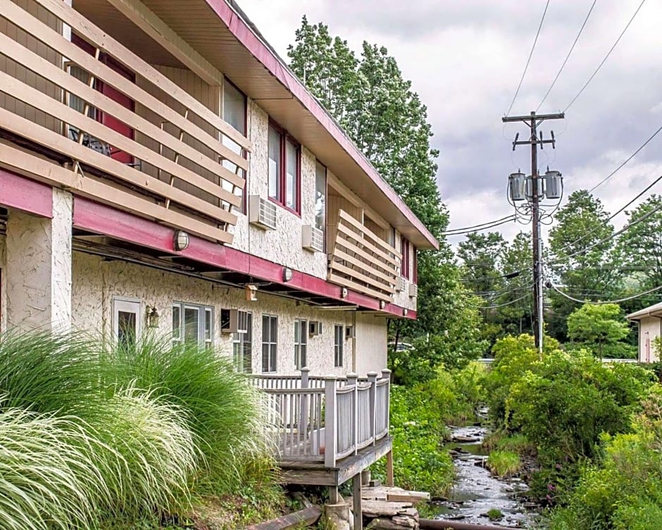 Econo Lodge Summit - Scranton
