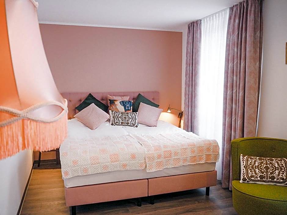 Tante ALMA's Mülheimer Hotel