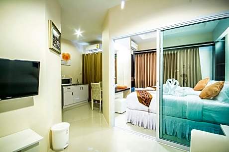 Deluxe King Suite