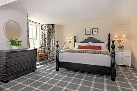 Deluxe King Suite