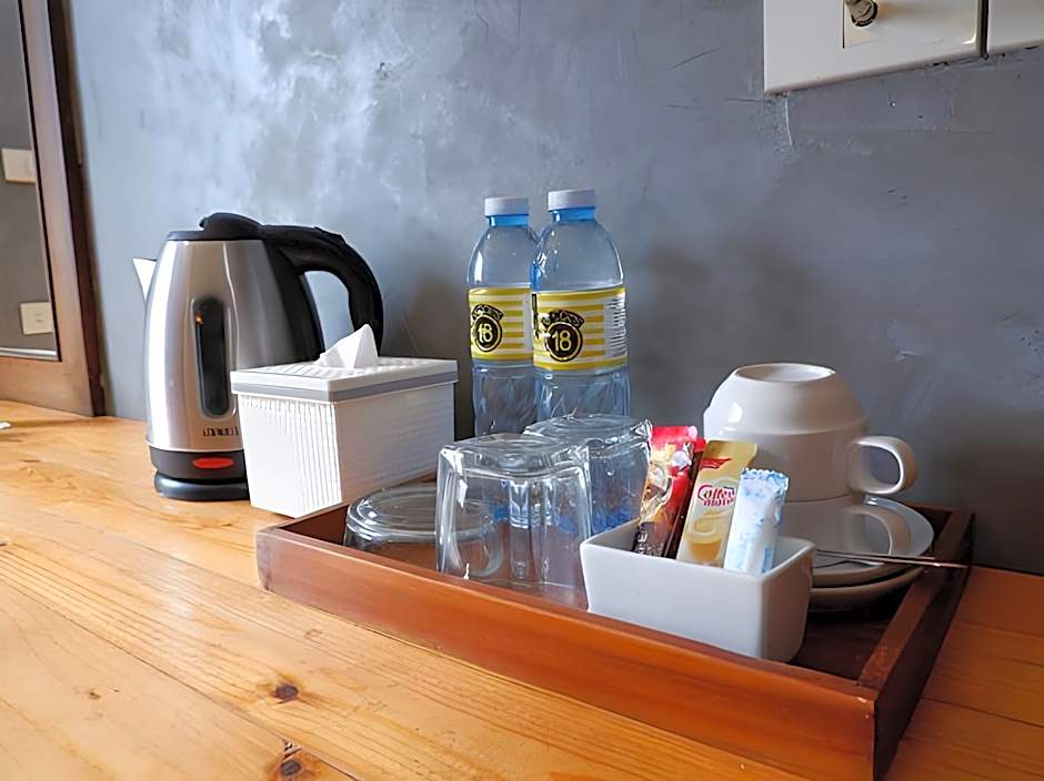 18 coins budget hotel