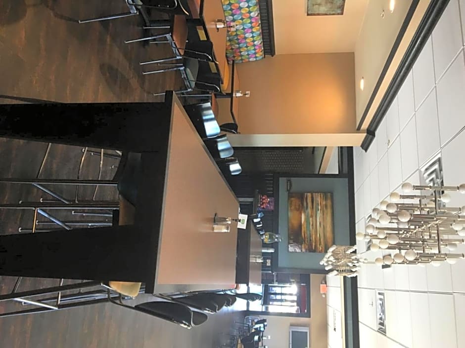 Best Western Plus Midwest Inn