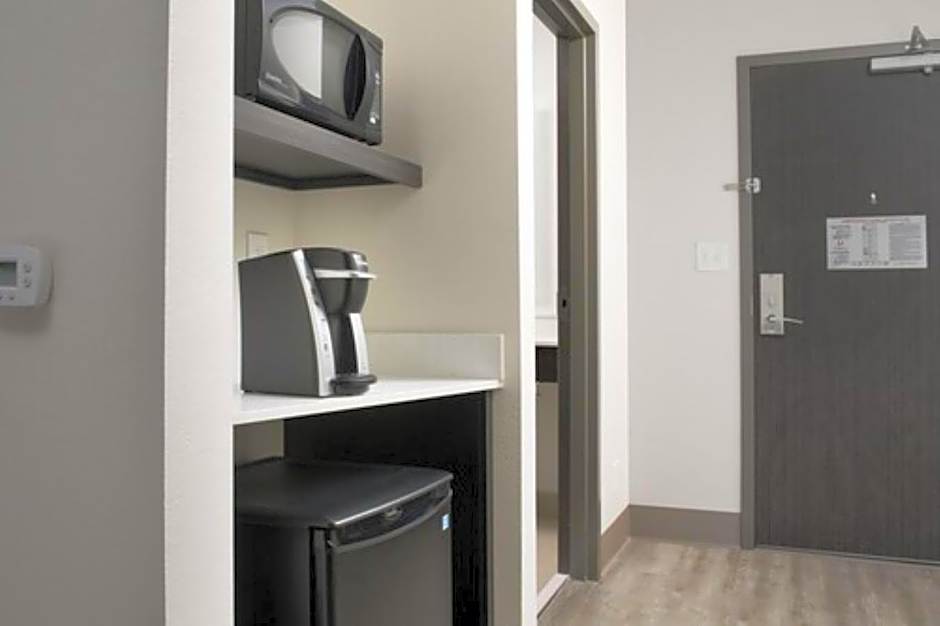 Holiday Inn Express & Suites North Brunswick By IHG