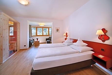 Family Room (2 Adults + 1 Child)