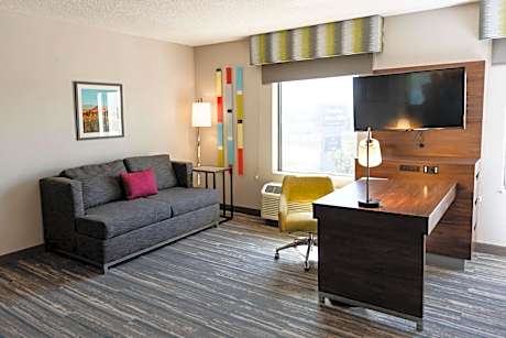 One-Bedroom King Suite with Whirlpool - Non-Smoking