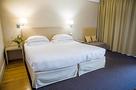 Standard Room with Partial Lake View and Spa Access