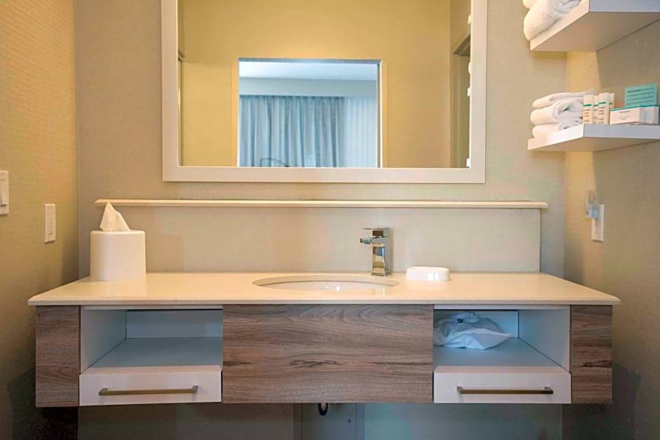 Hampton Inn By Hilton & Suites Thunder Bay, Ontario, Canada