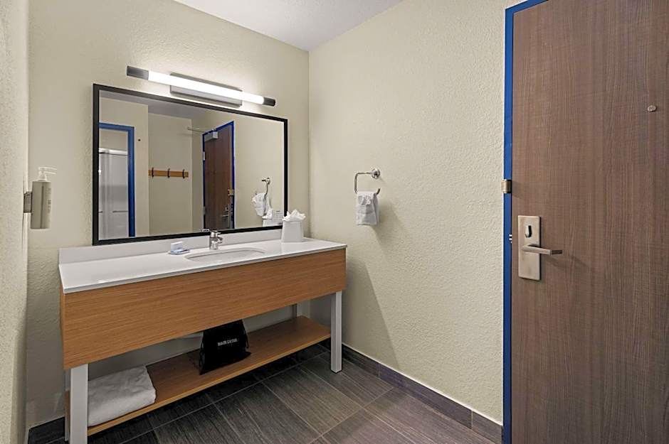 Spark by Hilton Fort Wayne