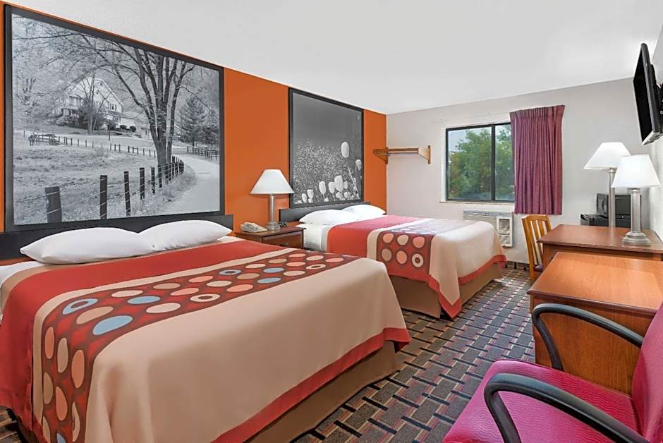 Super 8 by Wyndham Kent/Akron Area