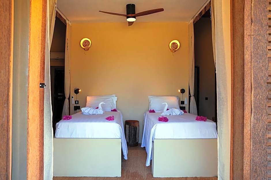 Basecamp Mafía Island