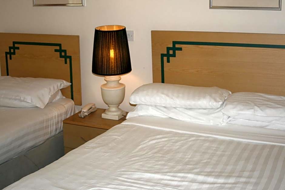 Hanover Hotel & McCartney's Bar