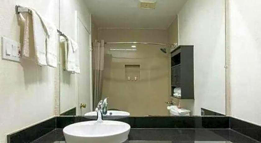 OYO Hotel Irving DFW Airport North