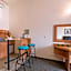 Lotus Family Hotel - Free Parking