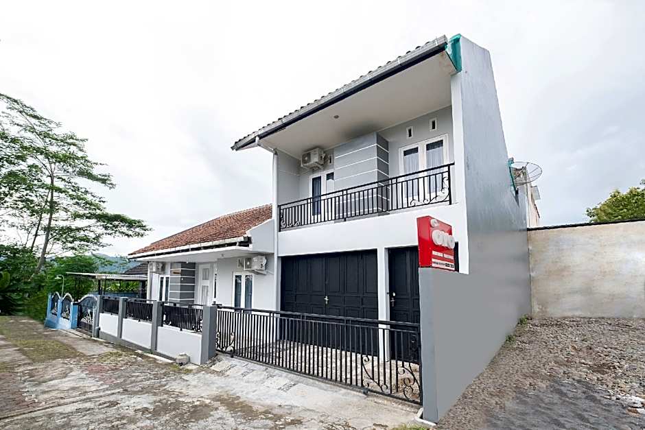 Hotel O Nareswari Guest House Syariah