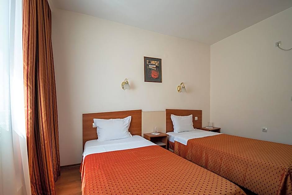 Primavera 2 Hotel