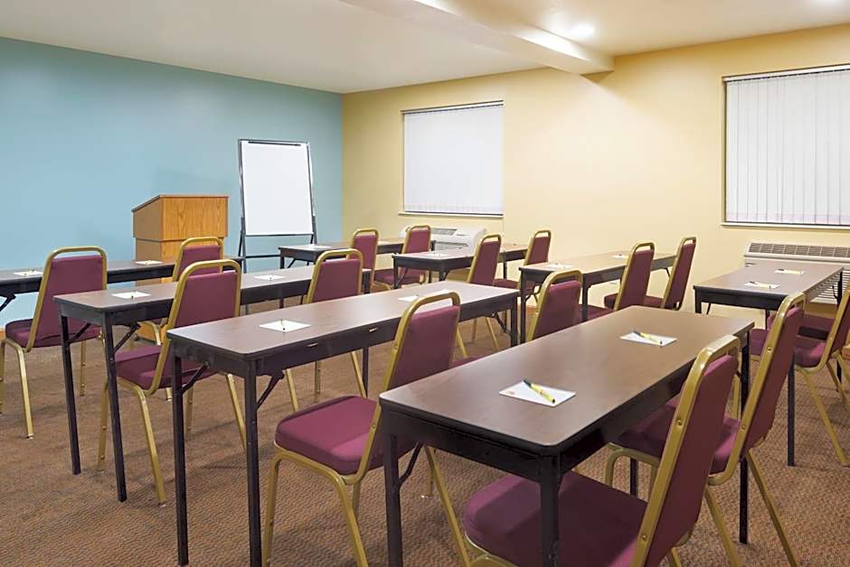 Super 8 by Wyndham Morgantown