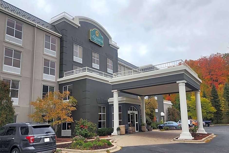La Quinta Inn & Suites by Wyndham Milwaukee South West New Berlin
