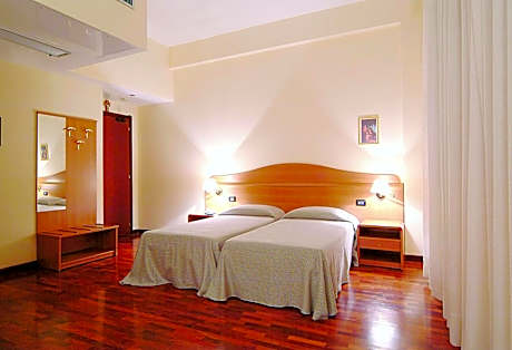 Classic Twin Room - Disability Access