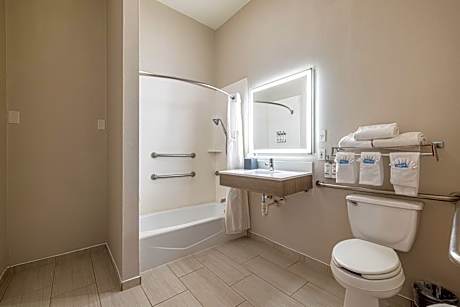 Queen Room with Two Queen Beds - Mobility Access Tub/Non-Smoking