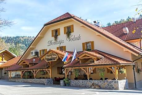 Domačija Vodnik & Apartments