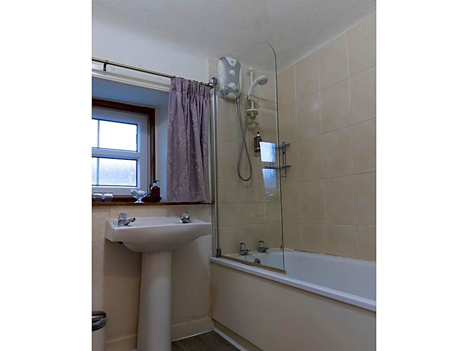 Loch Leven Hotel & Distillery