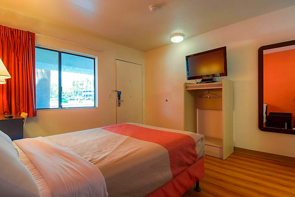 Motel 6-Palm Springs, CA - Downtown