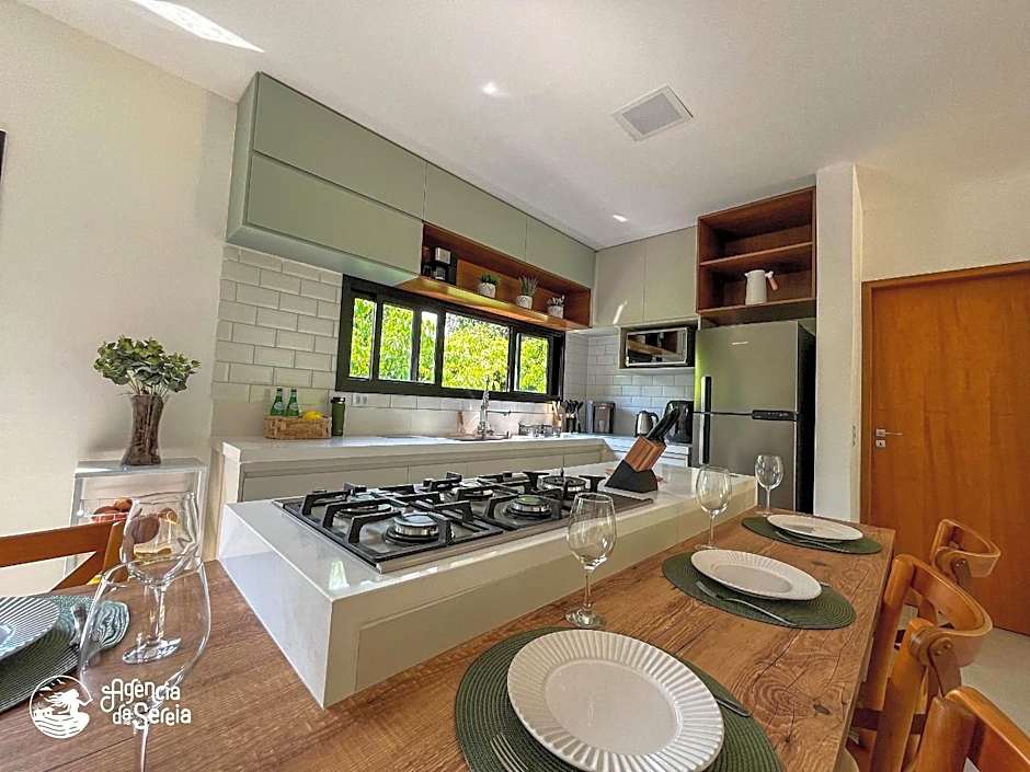 Casa em condomínio perto da Praia da Feiticeira