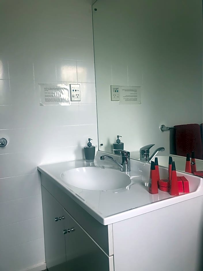 Thornton Lodge Motel