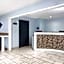 Days Inn & Suites by Wyndham Sellersburg
