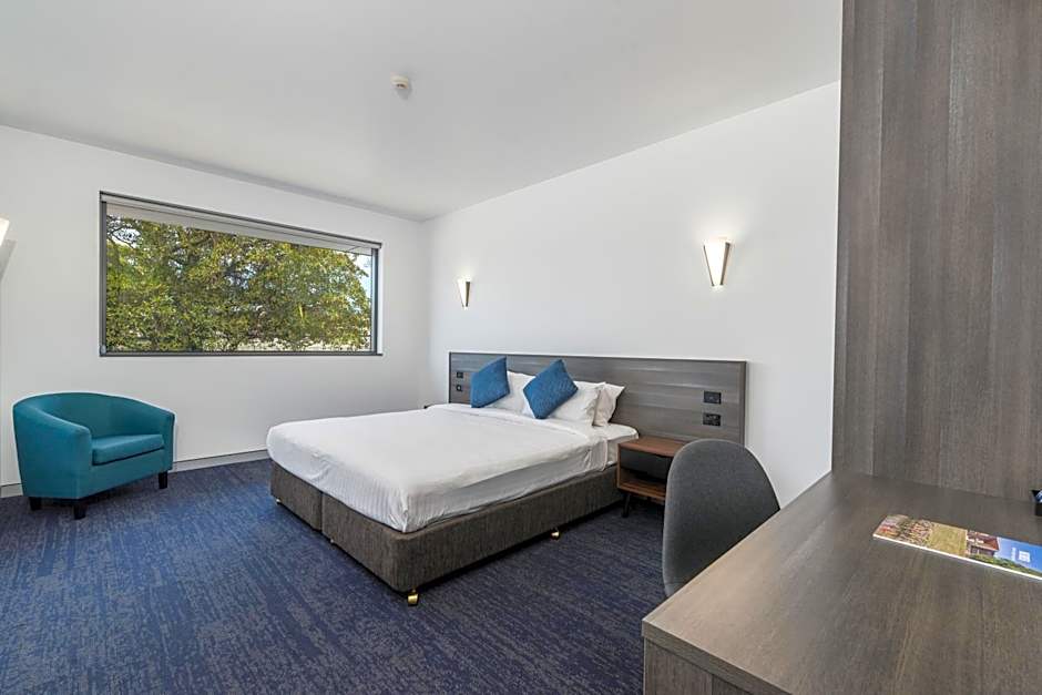 Thornton Executive Hotel