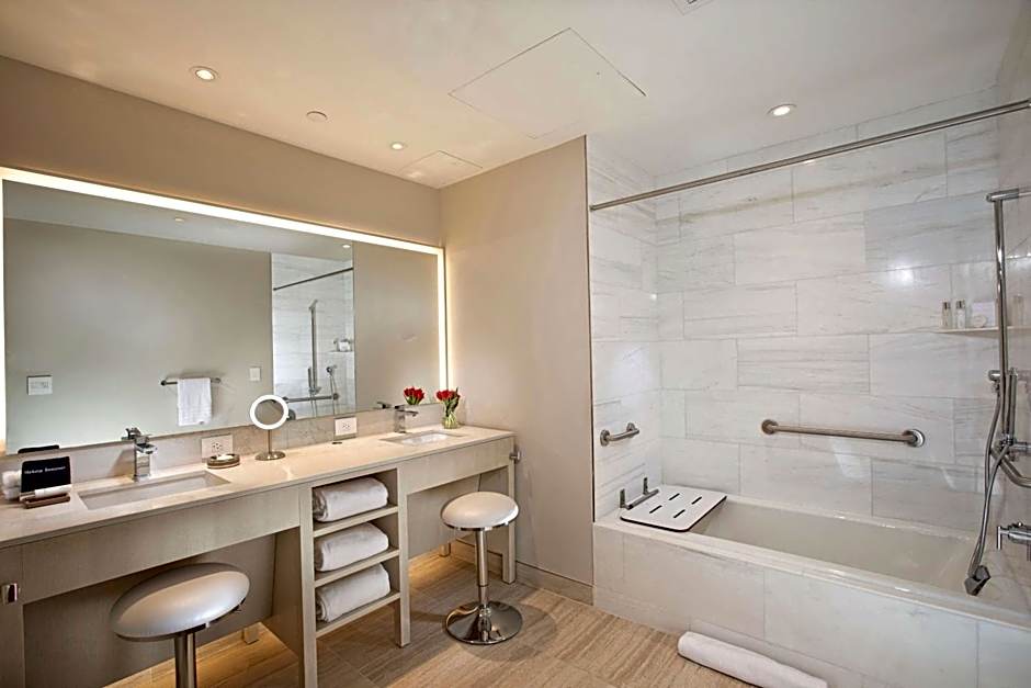 HALL Arts Hotel Dallas, Curio Collection by Hilton
